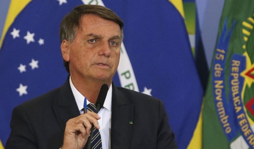  Bolsonaro admite ter enviado mensagens atacando o TSE e STF; confira