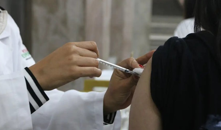  Saúde monitora novas variantes e reforça vacinação contra covid-19